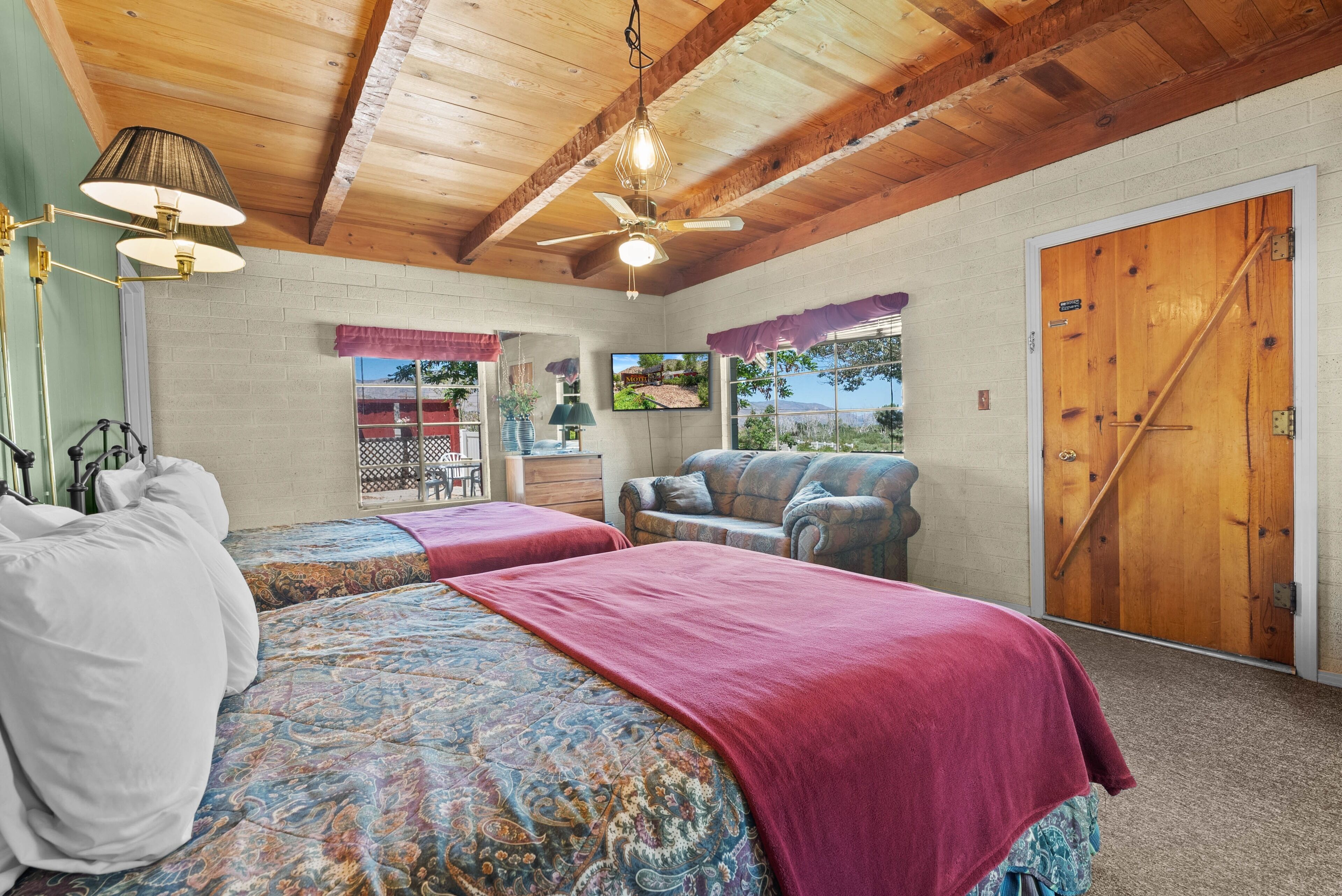 Cabaña Deluxe, 2 camas Queen size, para no fumadores, vista al jardín | Escritorio, tabla de planchar con plancha y wifi gratis 