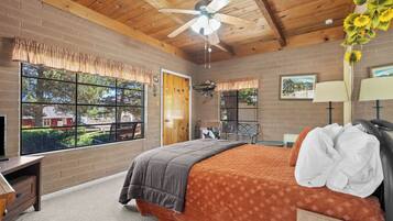 Standard Cabin, 1 Queen Bed | Desk, iron/ironing board, WiFi (free)