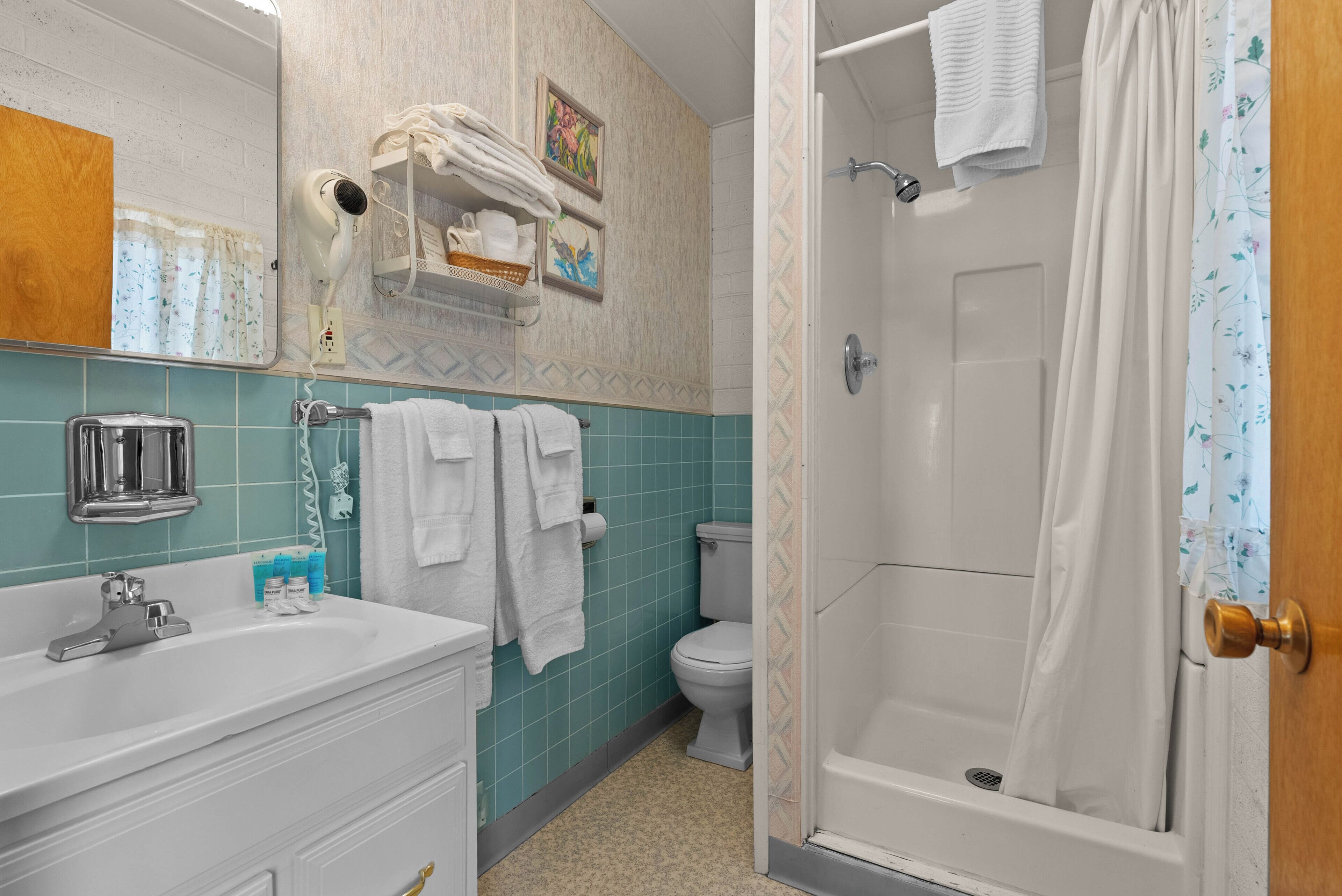 Standard Cabin, 1 Queen Bed | Bathroom | Shower, hair dryer, towels, soap