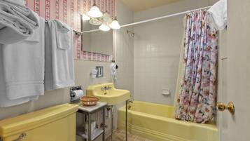 Deluxe Cabin, 2 Queen Beds, Non Smoking, Garden View | Bathroom | Shower, hair dryer, towels, soap