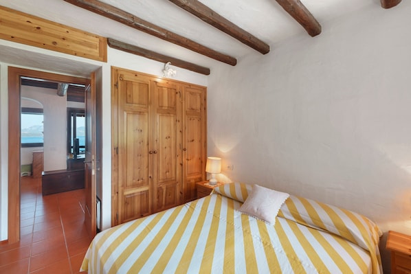 2 bedrooms, bed sheets