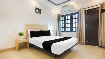 Desk, WiFi (free), bed sheets
