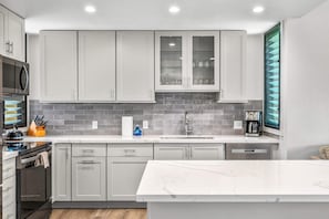 Private kitchen - Wailea Elua 1104 - Ocean Views, Central A/C, Walk to Ulua Beach, Shops & Dining! (Kihei)
