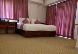 Deluxe Room | Meja, Wi-fi percuma, cadar katil 
