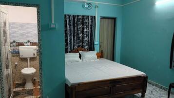 Kamar Double Deluks, AC, pemandangan kota | Meja kerja dan Wi-Fi gratis