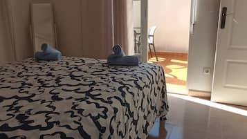 3 slaapkamers, een strijkplank/strijkijzer, wifi, beddengoed