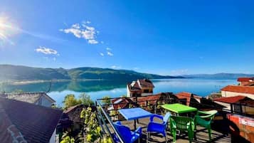 Apartment, Balcony, Lake View | Outdoor dining