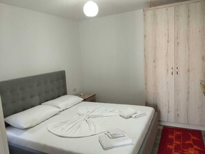 Blackout curtains, iron/ironing board, free WiFi - Erteo Guest House  (Lin)