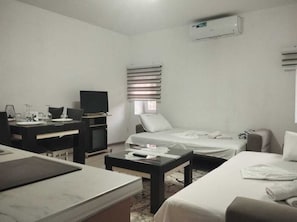 Blackout curtains, iron/ironing board, free WiFi - Erteo Guest House  (Lin)