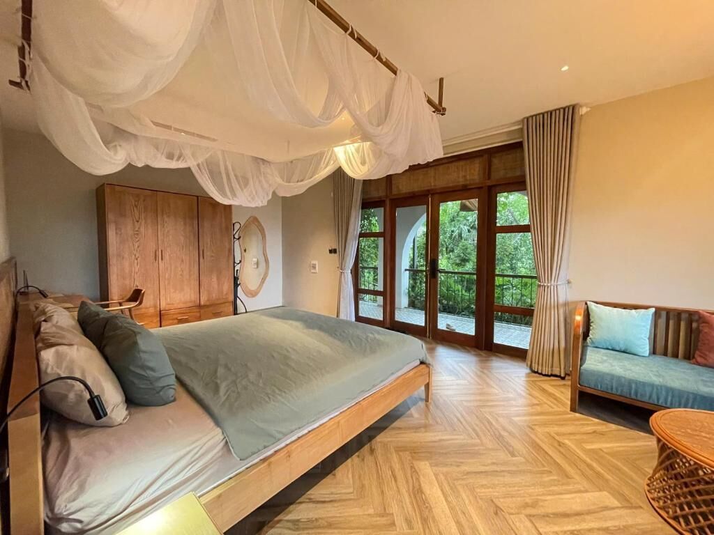 Luxury Suite, Balcony, Mountain View | Desk, blackout curtains, iron/ironing board (on request), free WiFi