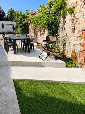 Outdoor dining - Charming cottage for up to 7 guests in Olonne. (Les Sables-d´Olonne)