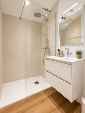 Bathroom - Charming cottage for up to 7 guests in Olonne. (Les Sables-d´Olonne)