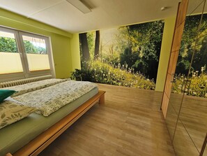 Iron/ironing board, WiFi, bed sheets