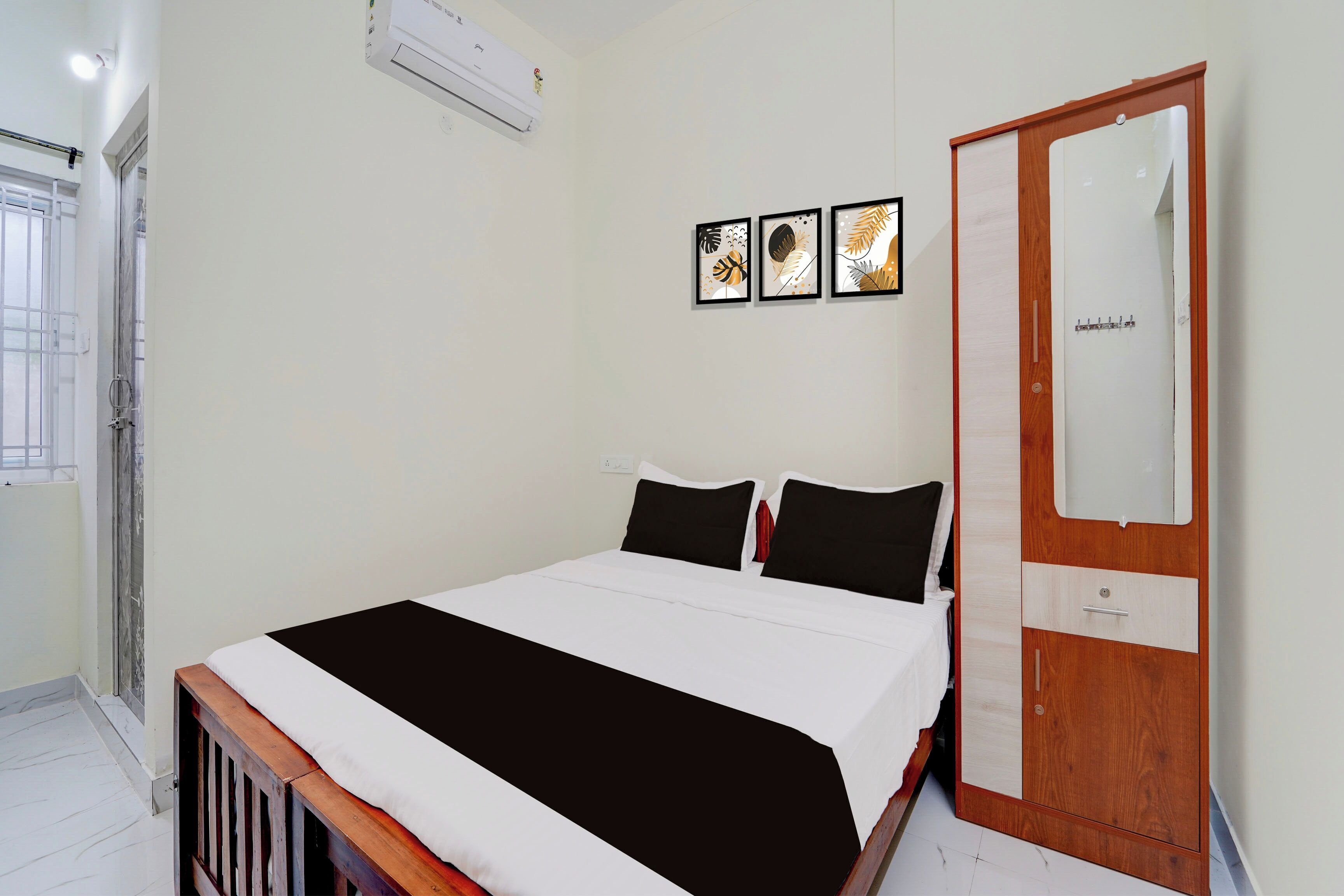 Escritorio, wifi gratis, ropa de cama