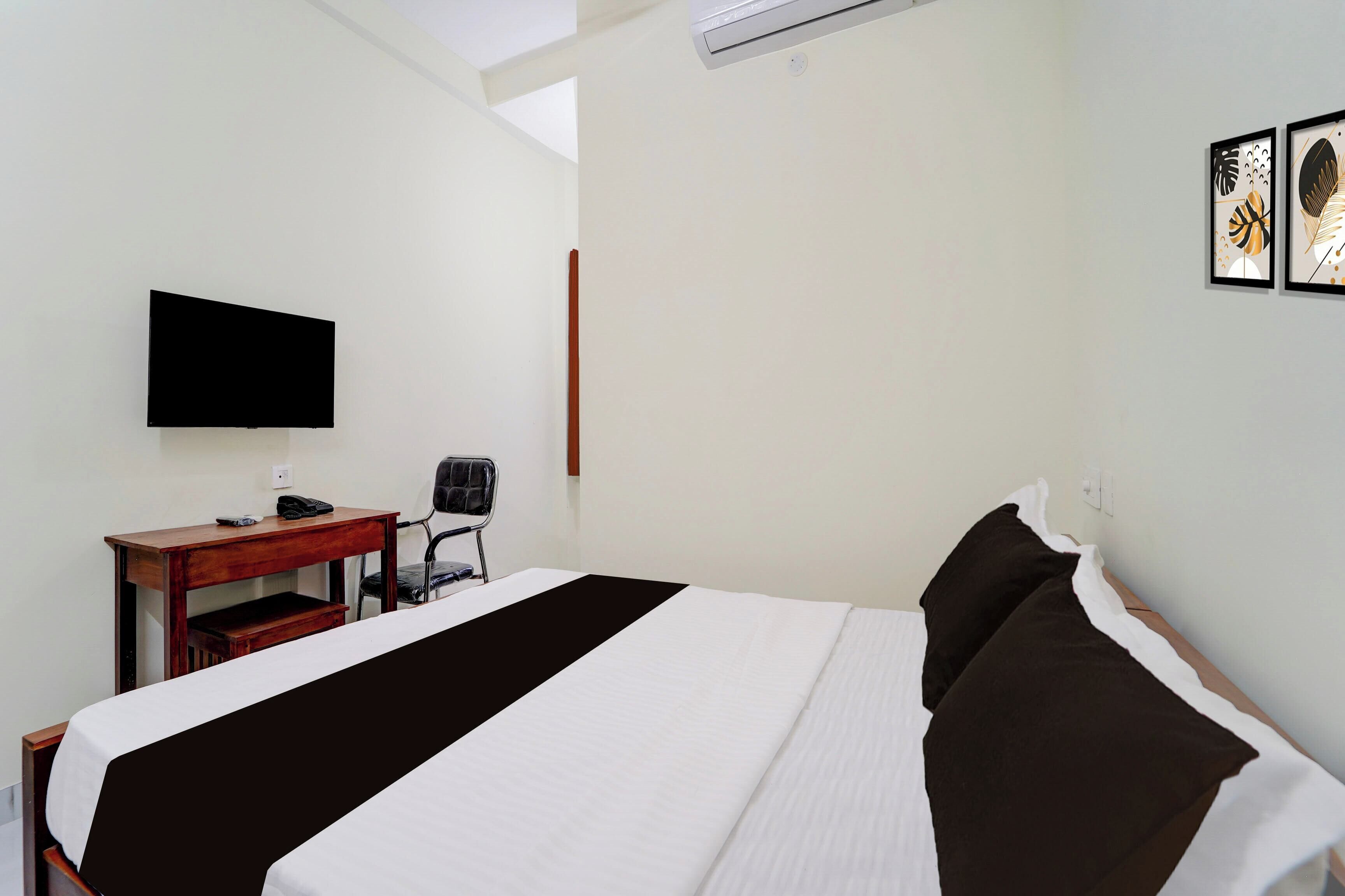 Desk, WiFi (free), bed sheets