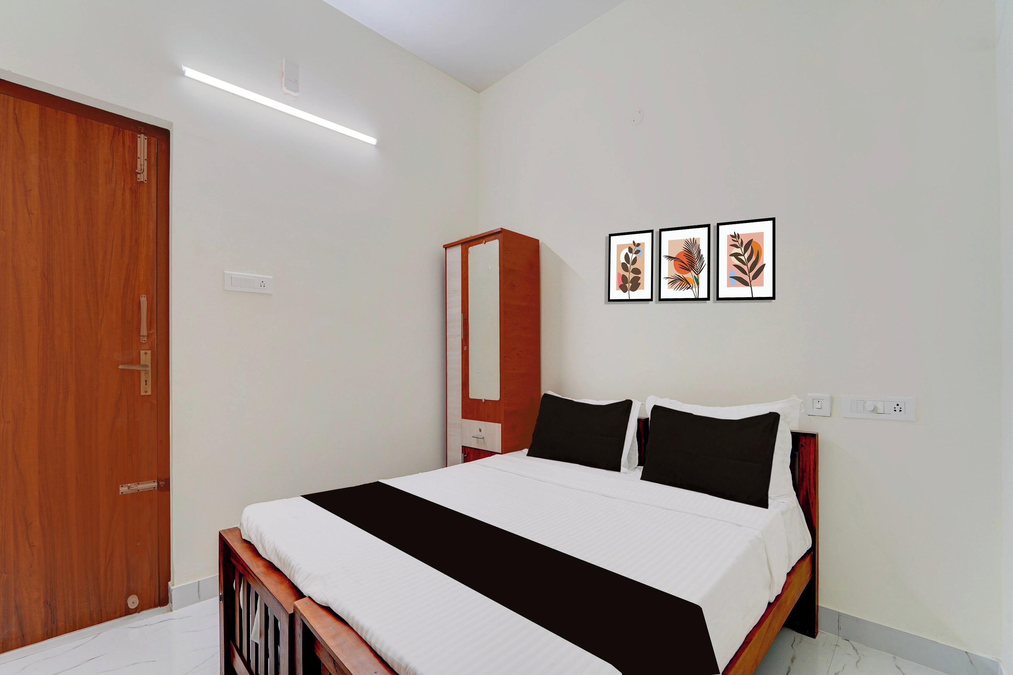 Desk, WiFi (free), bed sheets