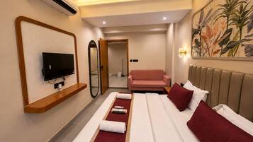 Quarto luxo, vista para a cidade | Escrivaninha, Wi-Fi de cortesia