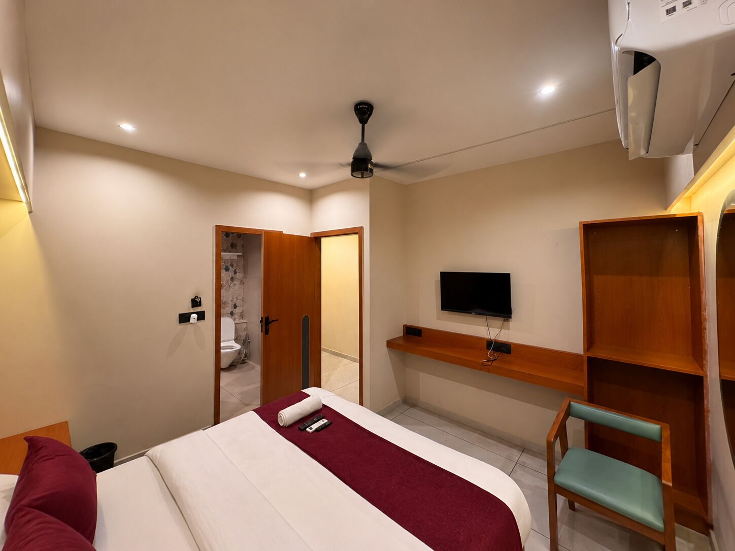 Executive Room, City View | Desk, free WiFi