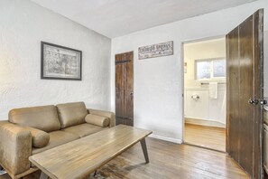 Living area - Pet-Friendly Juniper Room Near Garden of the Gods (Colorado Springs)