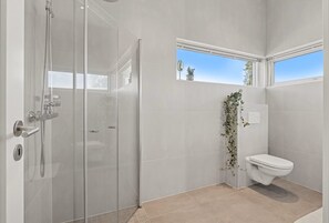 Bathroom - Vrbo Property (Vestfold)
