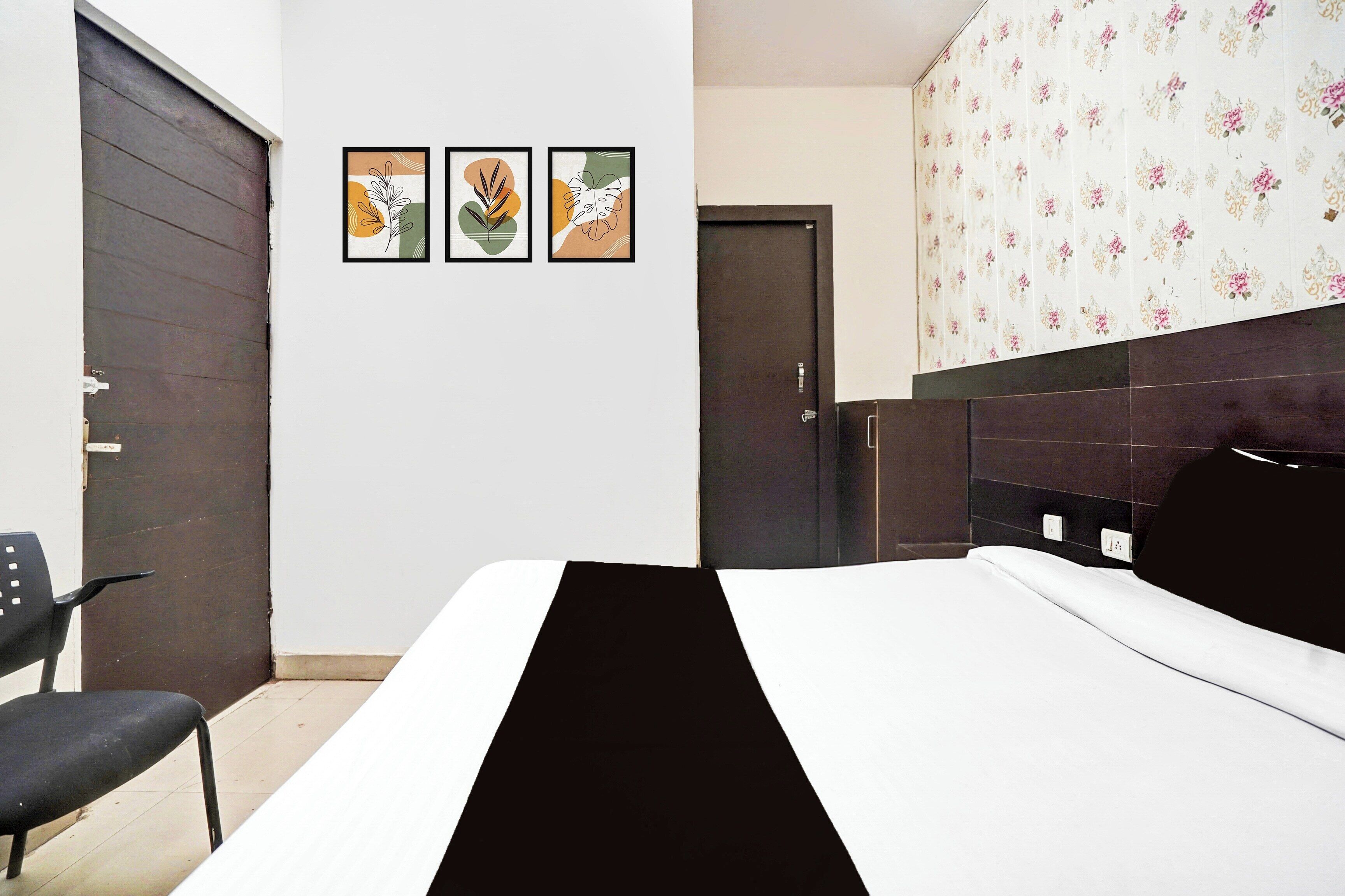Desk, WiFi (free), bed sheets