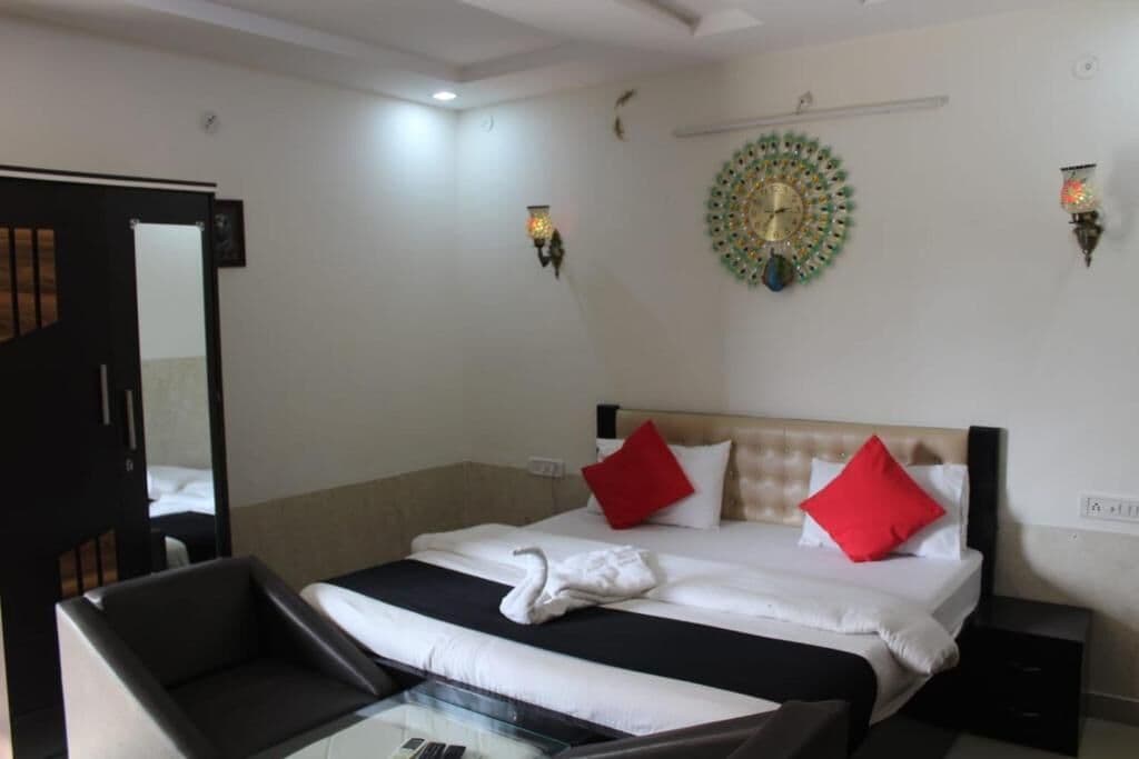 Premium Room With Balcony | WiFi (free)