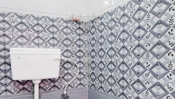Buồng tắm vòi sen, đồ dùng nhà tắm miễn phí, khăn tắm, xà phòng