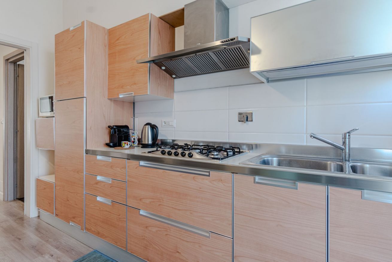 Kühlschrank, Mikrowelle, Geschirrspüler, Toaster