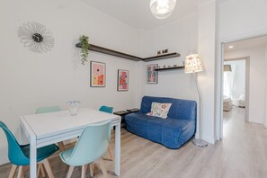 Interior - A modern 57sqm flat, perfect for 4 guests, located on the first floor of a building with an elevator (stairs to reach it).The property is situated in the San Salvario district, one of Turin's central neighborhoods, renowned for its Art Nouveau and Baroqu (Turin)