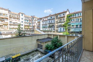 Property grounds - A modern 57sqm flat, perfect for 4 guests, located on the first floor of a building with an elevator (stairs to reach it).The property is situated in the San Salvario district, one of Turin's central neighborhoods, renowned for its Art Nouveau and Baroqu (Turin)