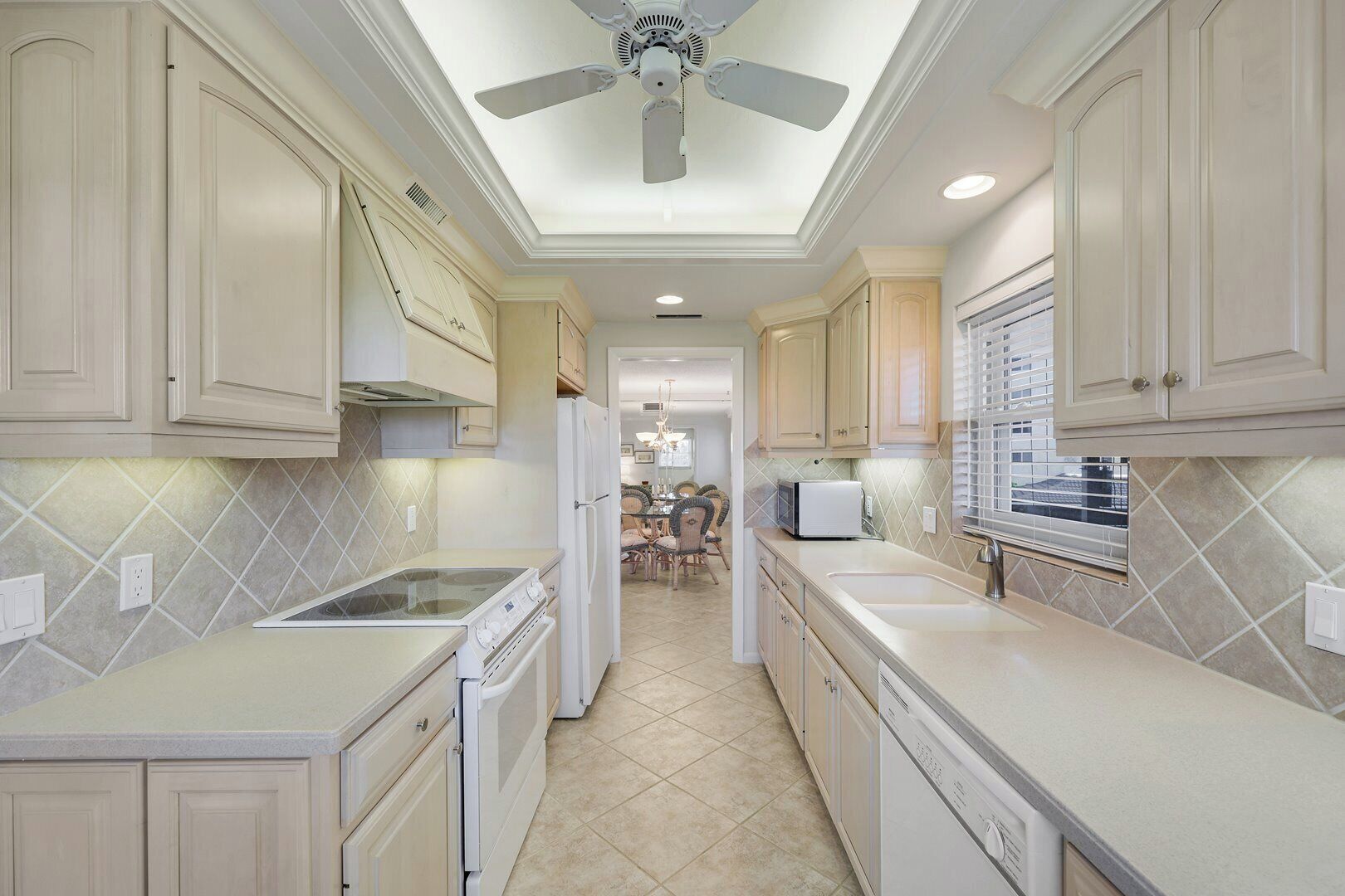 Fridge, dishwasher