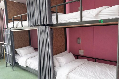 J cafe & hostel