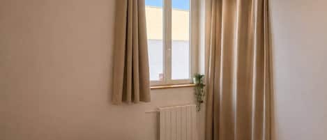 2 bedrooms, WiFi (free), bed sheets