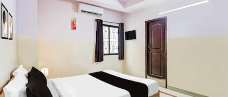 Desk, free WiFi, bed sheets
