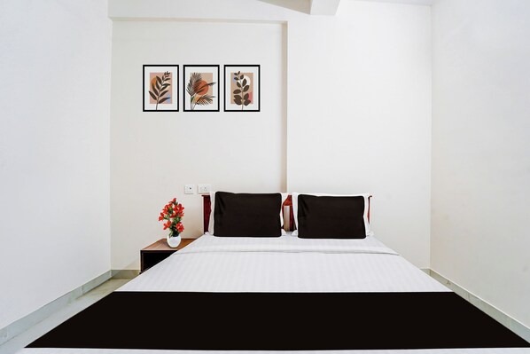 Desk, free WiFi, bed sheets