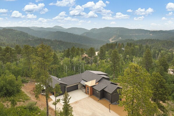 Unclassified image, 1 of 67, button - New Hilltop Escape, Sweeping Black Hills Views w/ Hot Tub, Large Driveway (Lead)