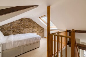 House | WiFi (free) - Brick & Beam on Tabard (London)