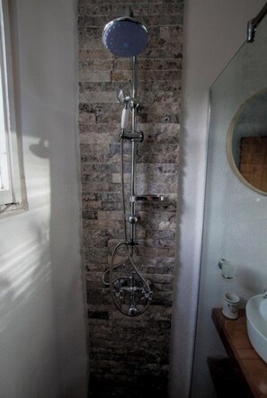 Hair dryer, towels, soap, toilet paper - Banjo rustic house Lake view (Gluhi Do)