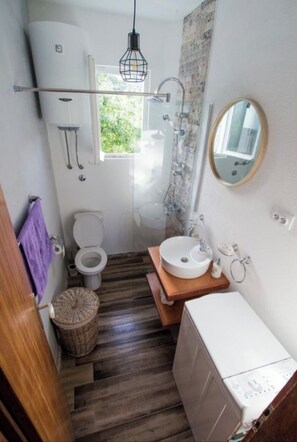Hair dryer, towels, soap, toilet paper - Banjo rustic house Lake view (Gluhi Do)