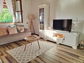 Living area - Banjo rustic house Lake view (Gluhi Do)