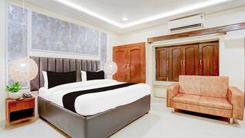 Classic Room | Desk, WiFi (free), bed sheets
