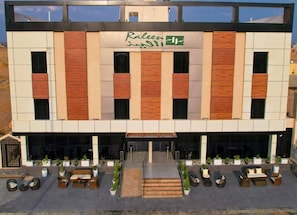 A modern building with a sign reading 'Ralen in 21'. - Raleen Hotel (Al Wajh)