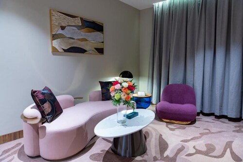 Raleen Hotel