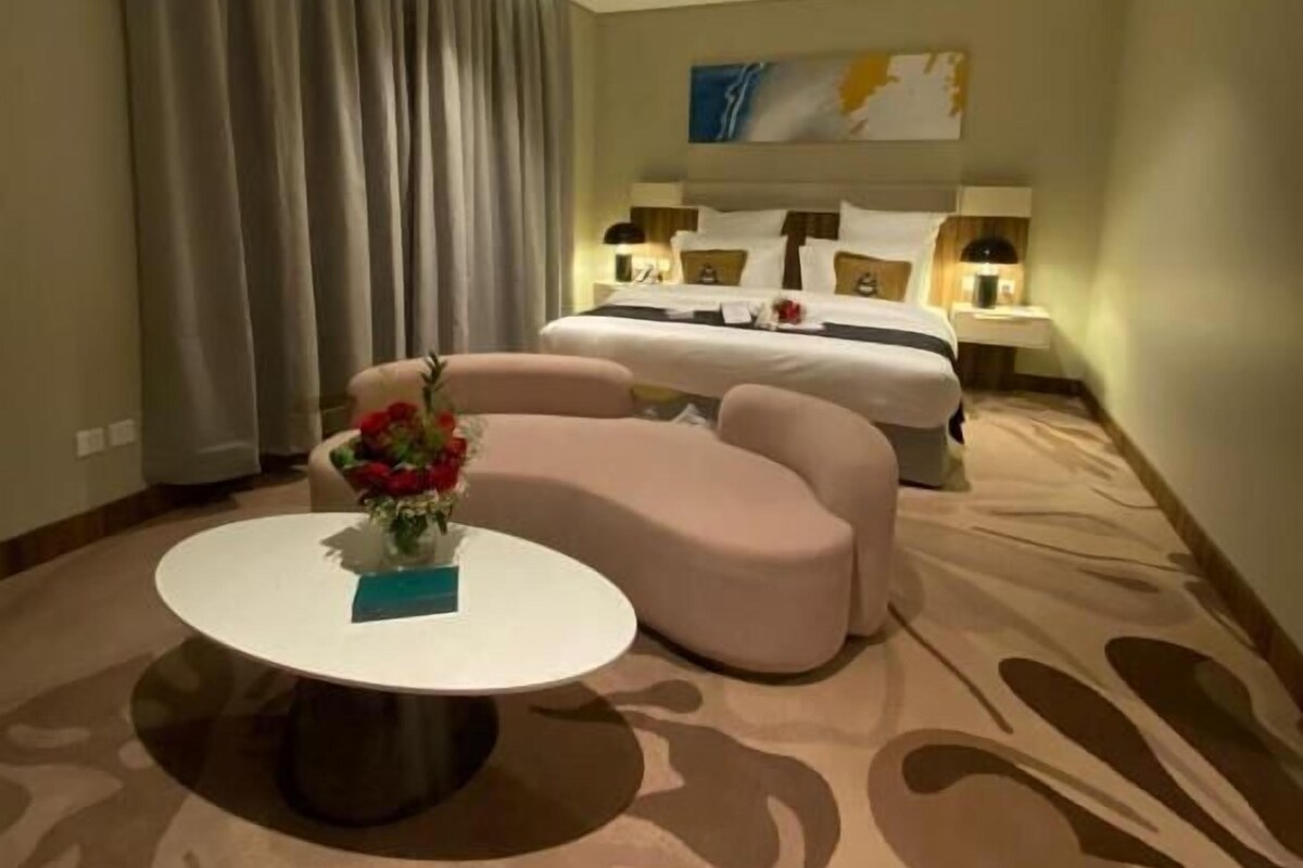 Phòng Suite, quang cảnh thành phố | Két bảo mật tại phòng, màn/rèm cản sáng 