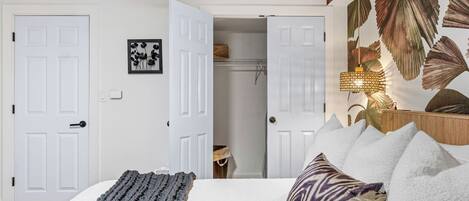 3 bedrooms, iron/ironing board, travel cot, Internet