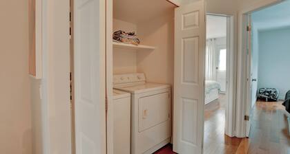 Spacious 1,250 sq ft 2-Level 3BR Condo + Parking in Petite-Bourgogne, Montreal