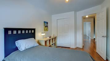 3 bedrooms, iron/ironing board, Internet, bed sheets