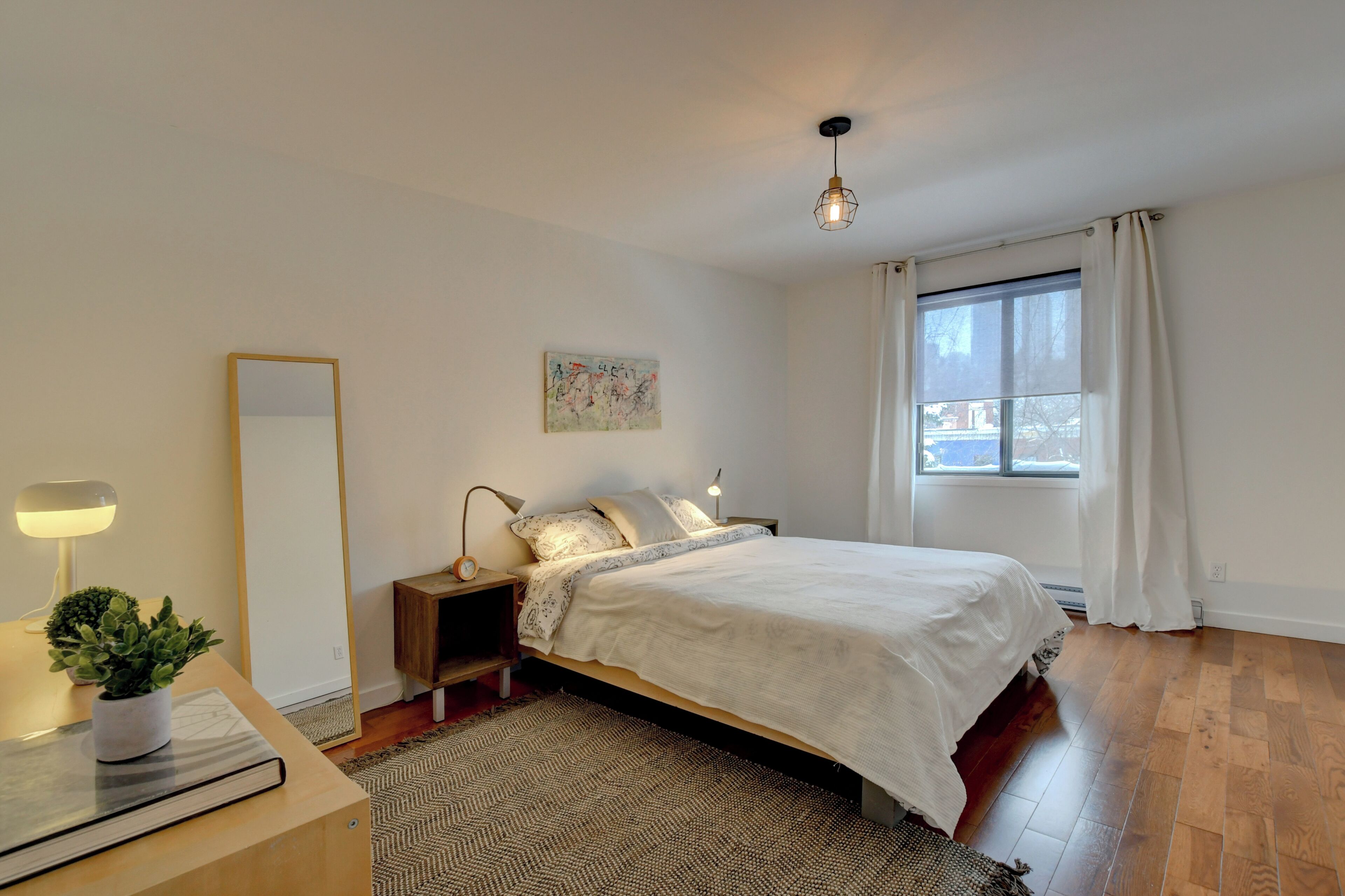 3 bedrooms, iron/ironing board, internet, bed sheets