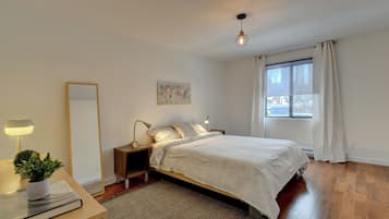3 bedrooms, iron/ironing board, internet, bed sheets