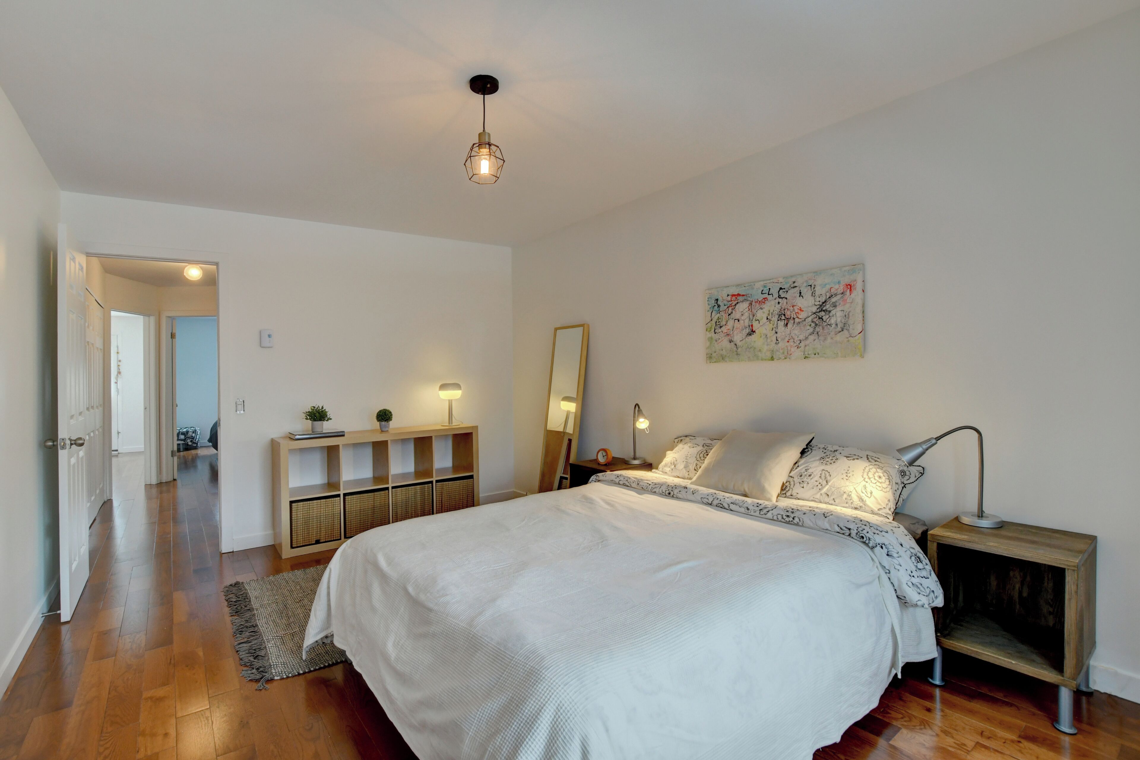 3 bedrooms, iron/ironing board, internet, bed sheets